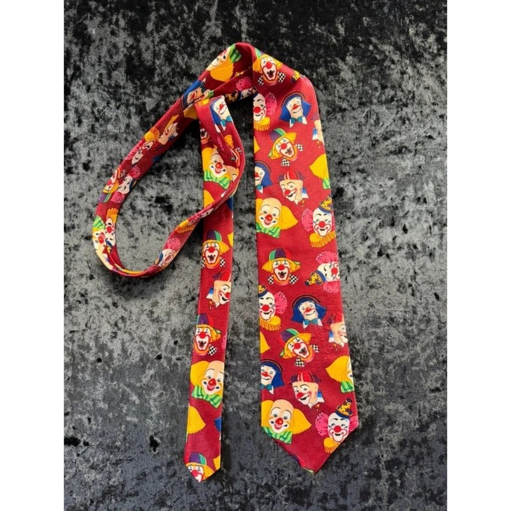 intage Ringling Bros Barnum & Bailey Clown Tie Greatest Show on Earth Red - Picture 1 of 4